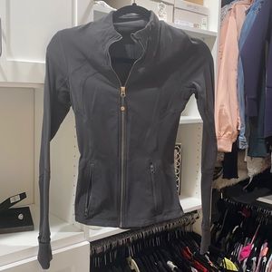 lulu lemon size 4 zip up